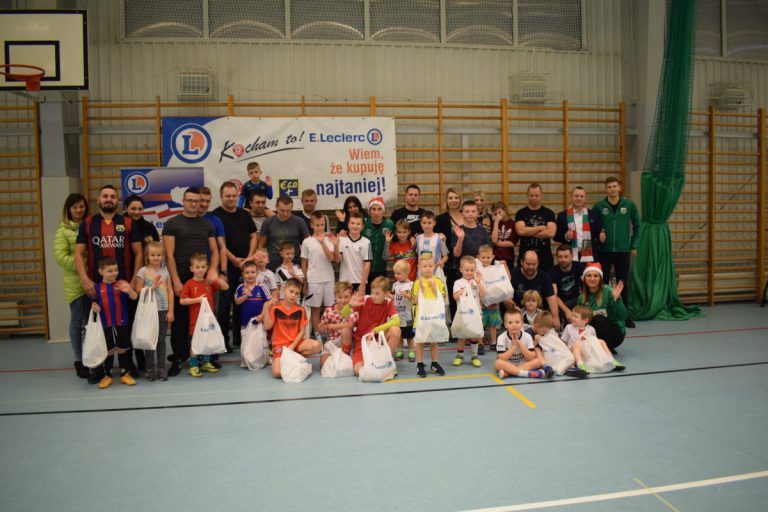 Mikołaj w piłkarskich przedszkolach Hetmana